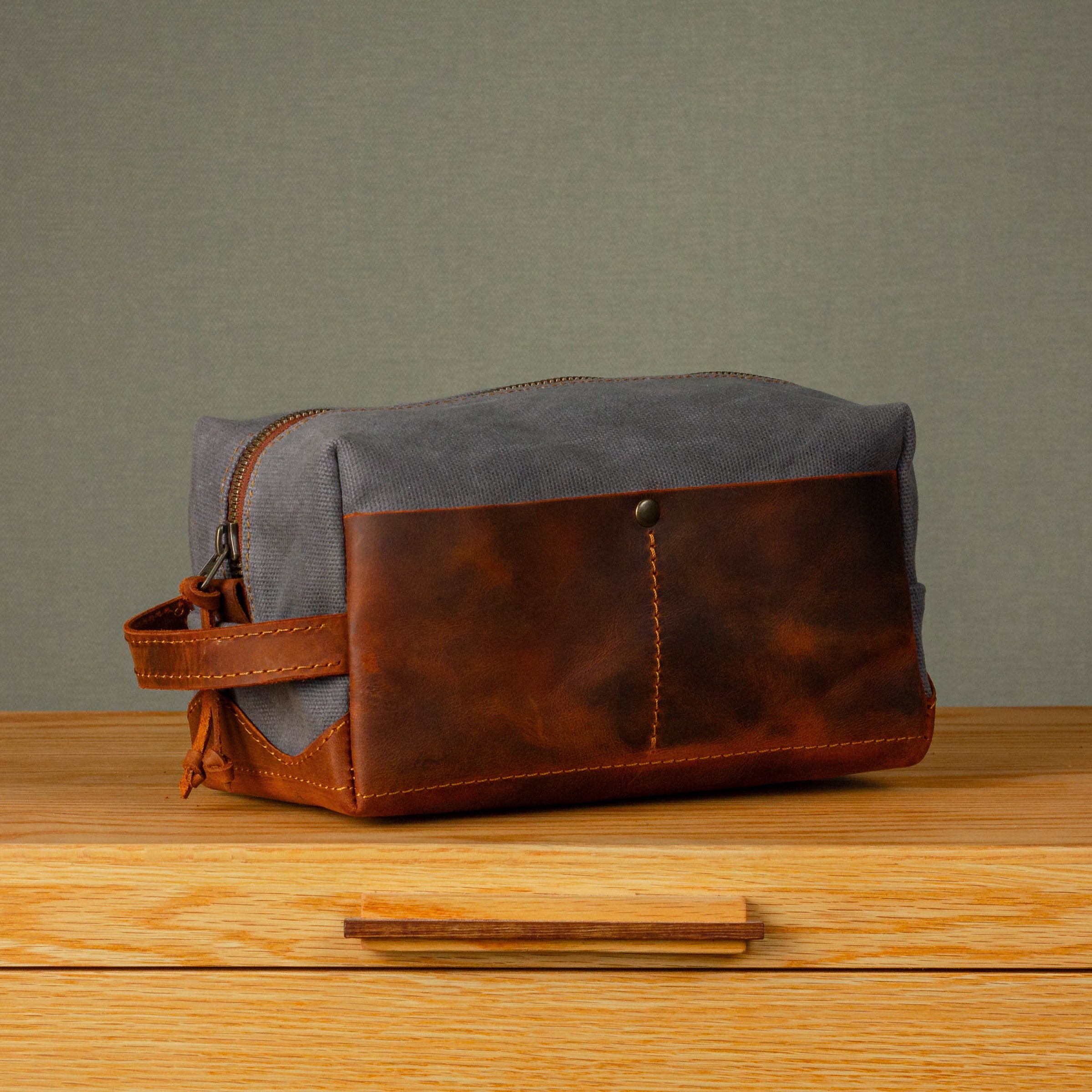Dopp Kit Medium-Large Ash Gray | Premium Toiletry Bag – semique.com