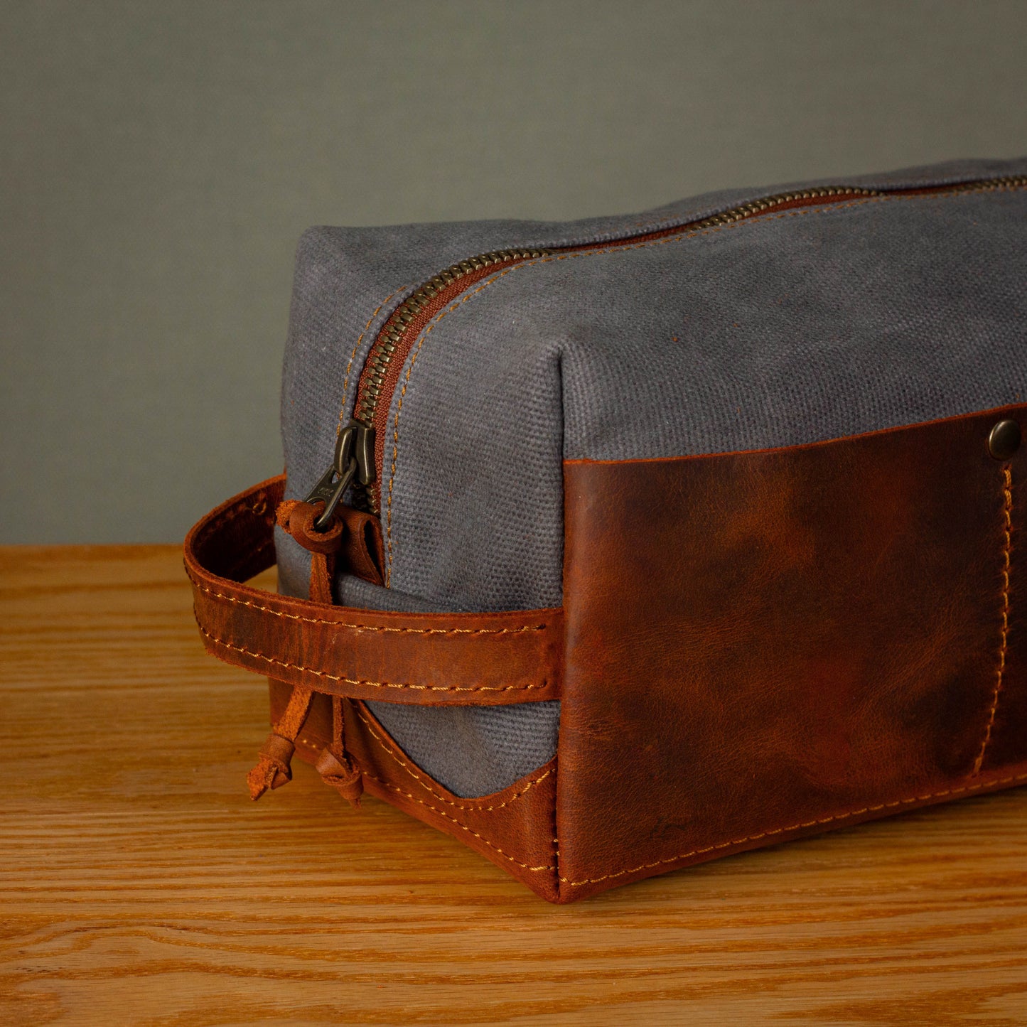 Dopp Kit / Medium-Large / Ash Gray
