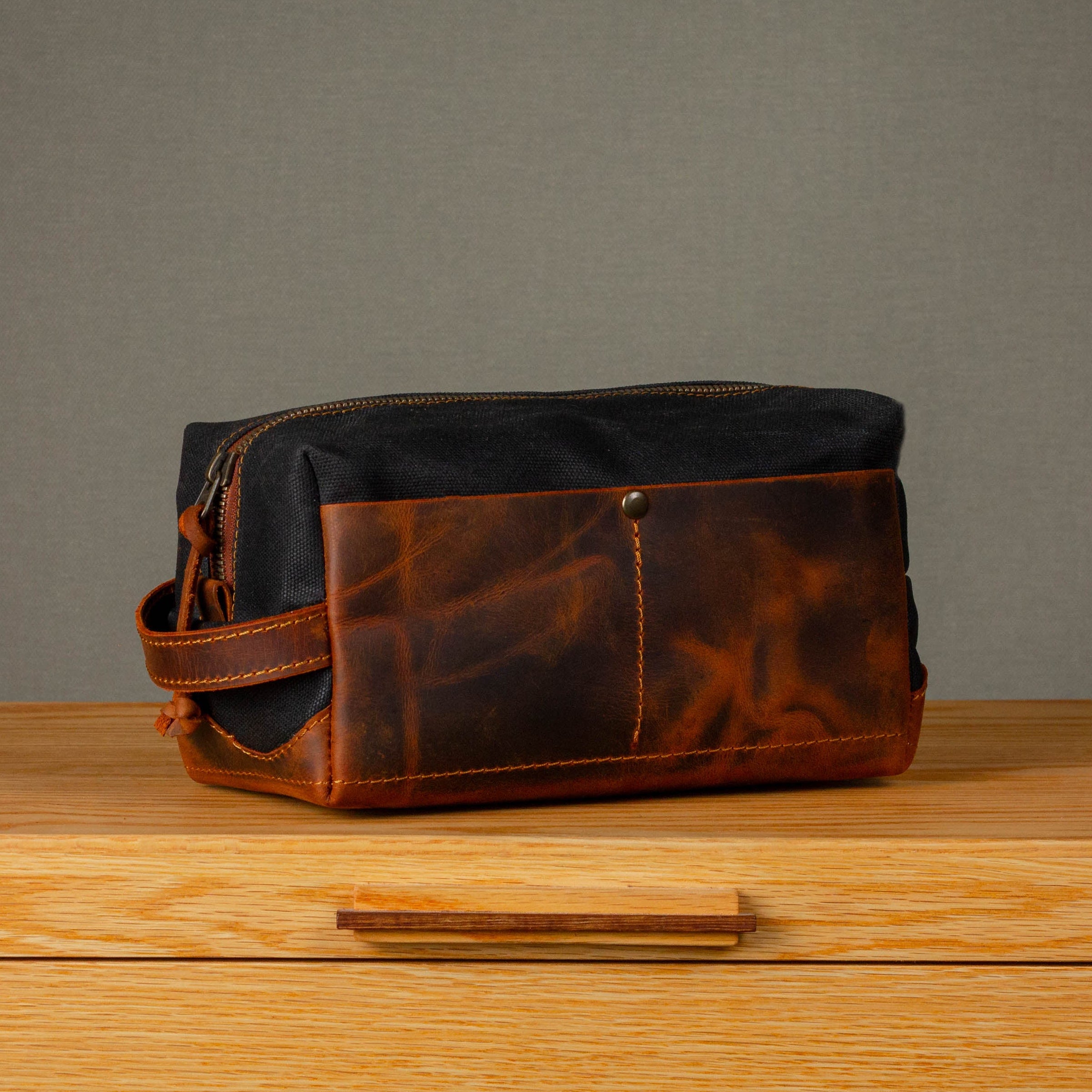 Dopp Kit Medium-Large Asphalt Black | Premium Toiletry Bag – semique.com