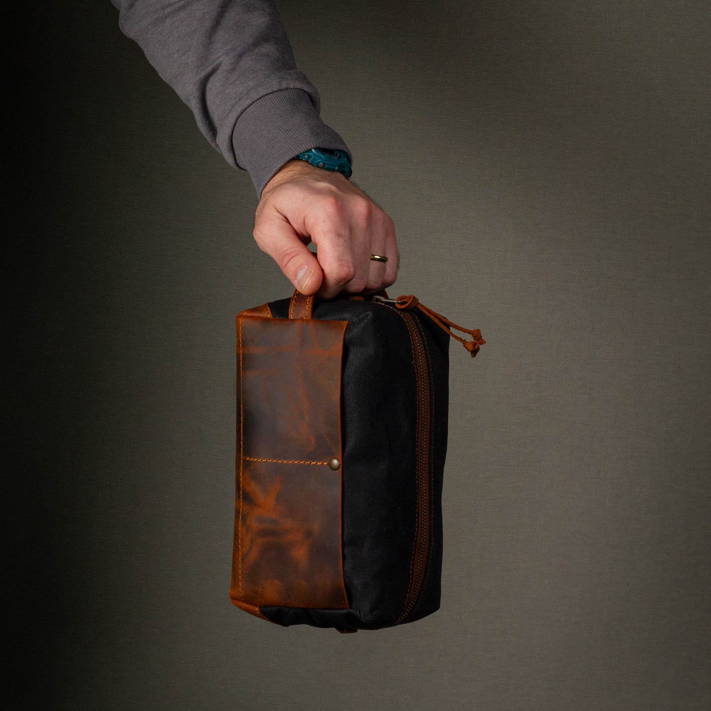 Dopp Kit / Medium-Large / Asphalt Black