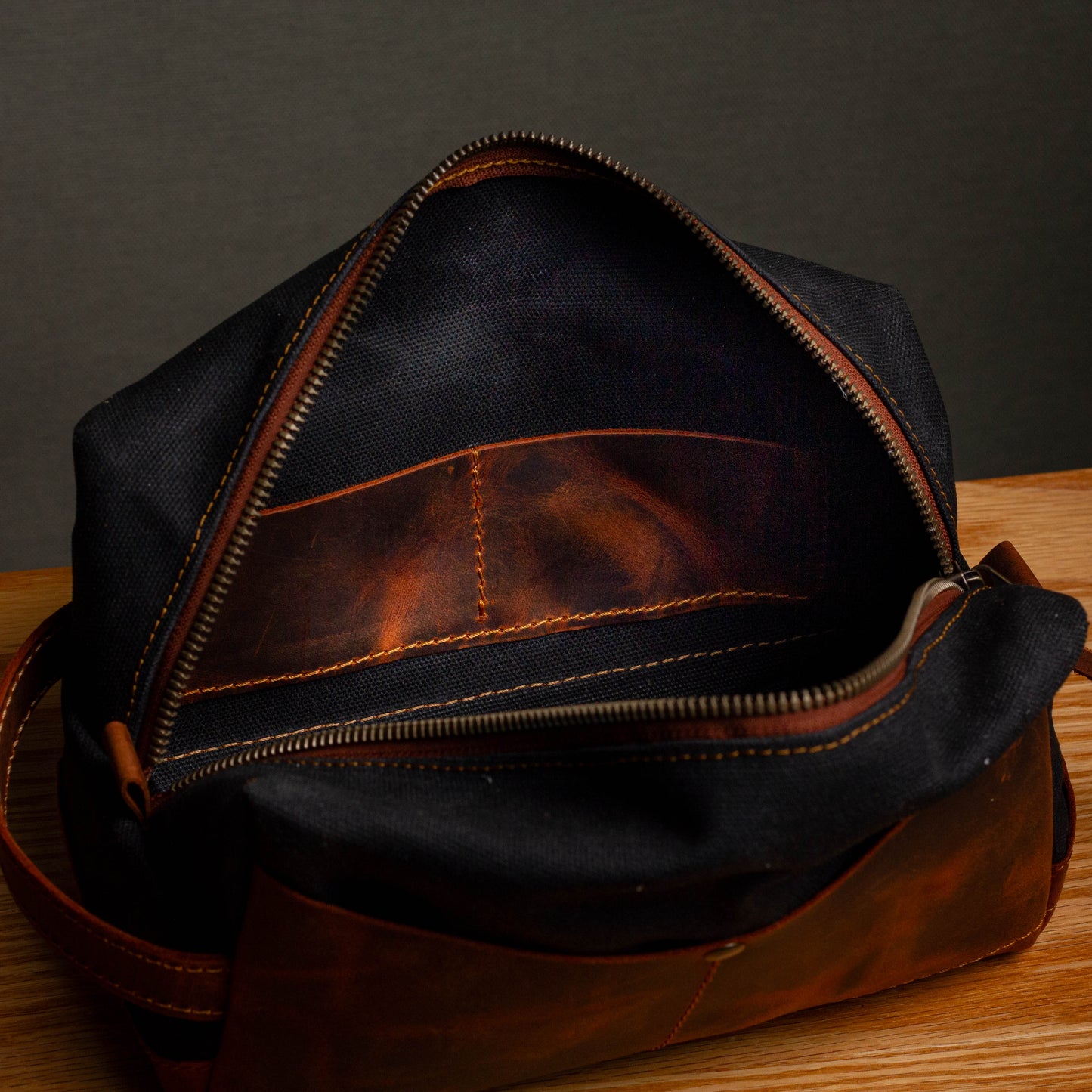 Dopp Kit / Medium-Large / Asphalt Black